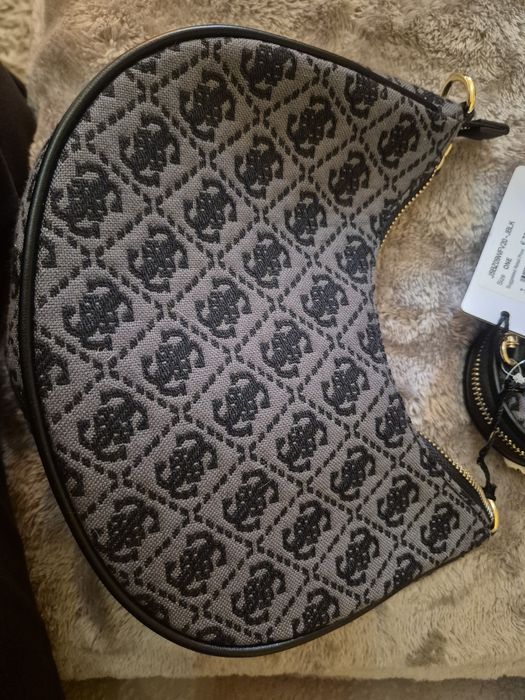 Guess страхотна чантичка