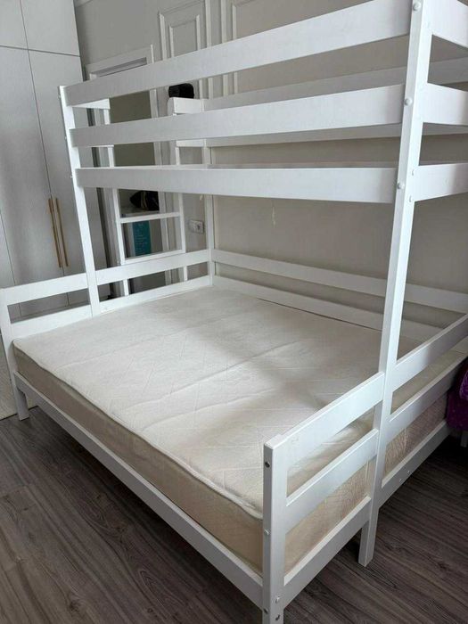 Двухъярусная кровать