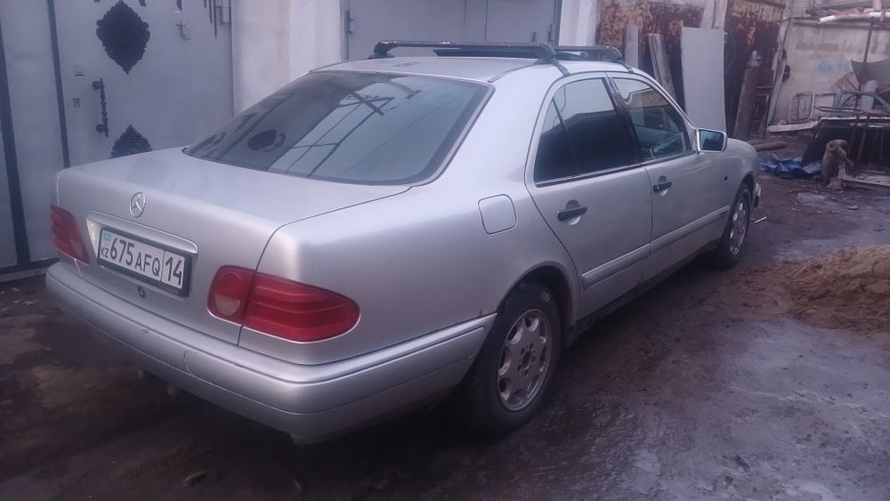 Продам мэрс 210 на 111 маторе