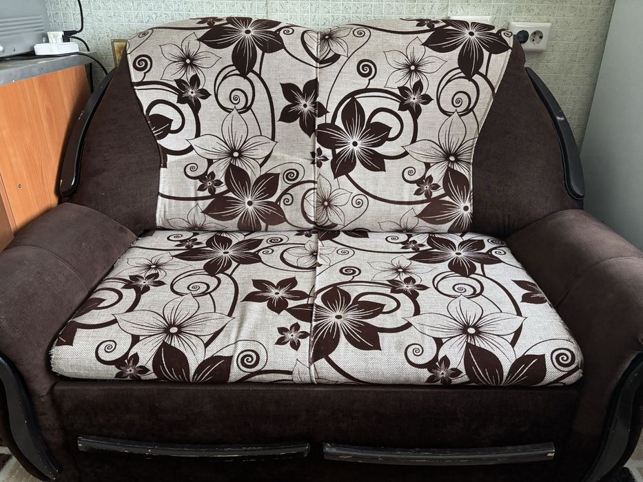 Продам диванчик в хорошем состояние ,расклыдывается