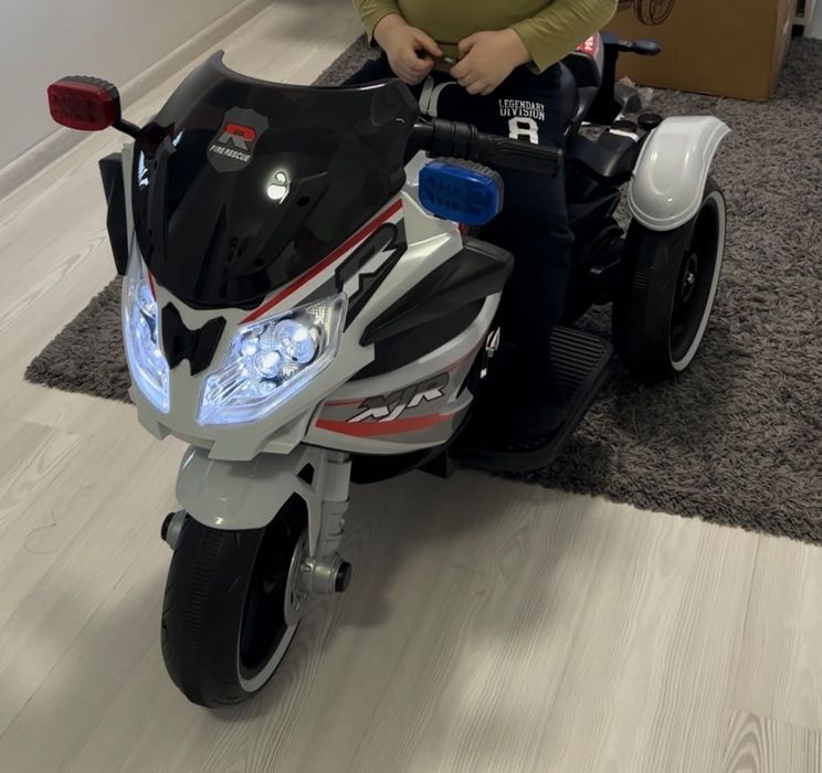 Акумулаторен Мотор 12V4.5AH XJR 134x70x75 Сив