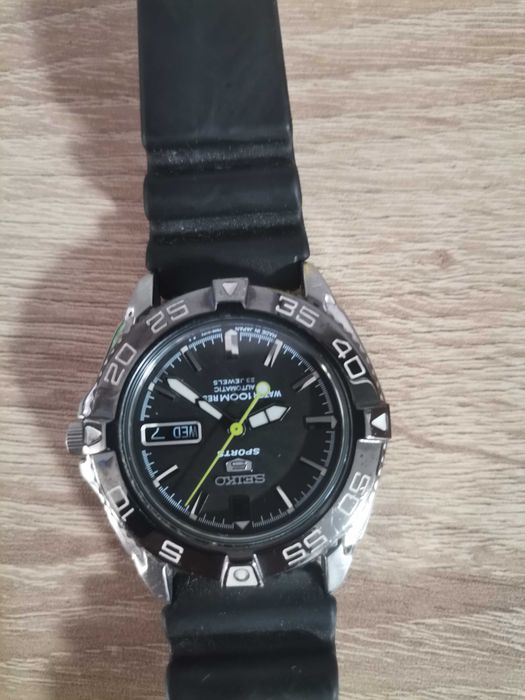 Часовник seiko 5 sport