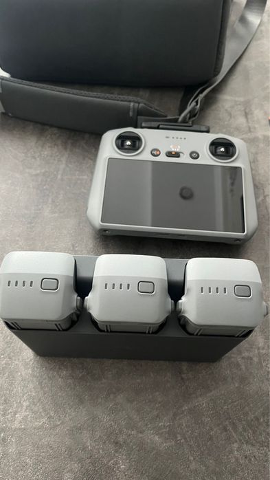 продам дрон DJI Air 3s Fly more combo