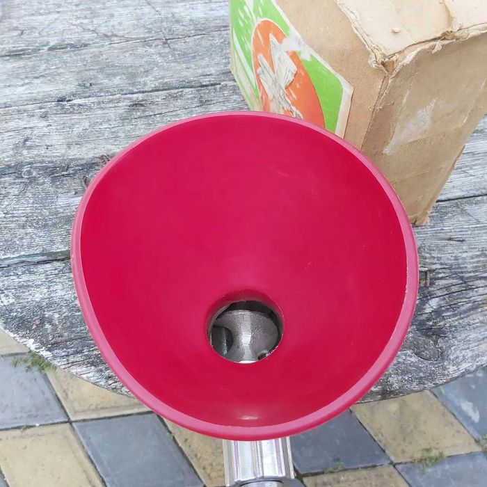 Механическая шнековая чугунная соковыжималка (СССР) 70-80 г.