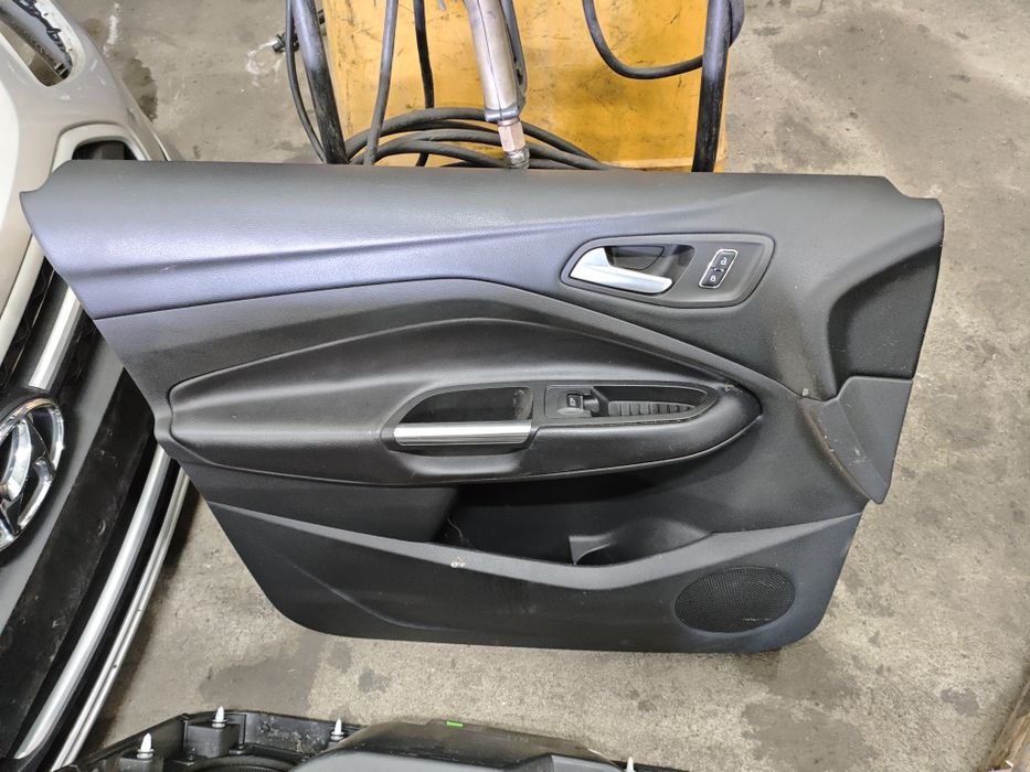 Салон за Ford Kuga II