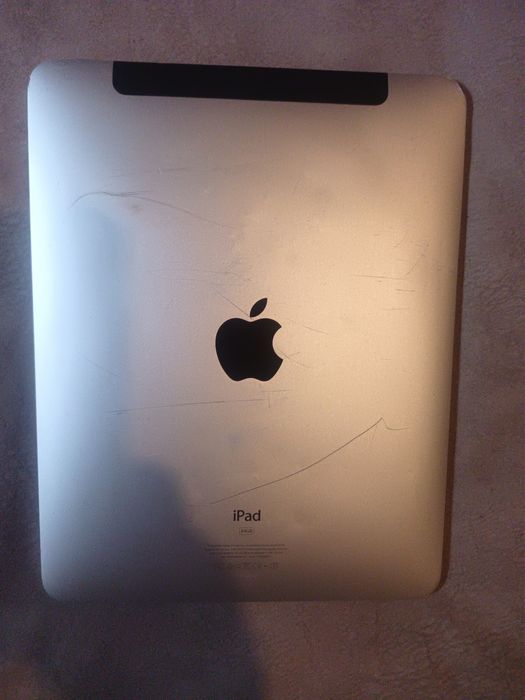 Apple iPad.        (А1337).