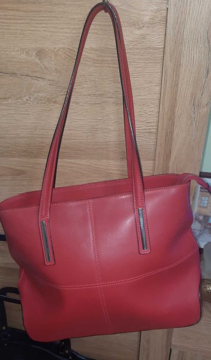 Нови кожени чанти и други чанти, носени, но много запазени