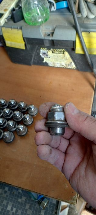 Гайки за Митсубиши mitsubishi