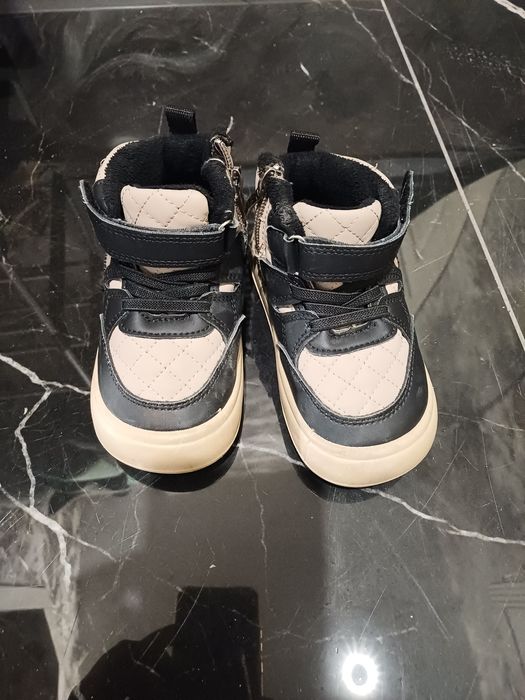 Продам кросовки на малыша р 26