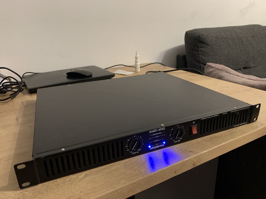 Amplificator Akiyama AMD-400 cu doua canale