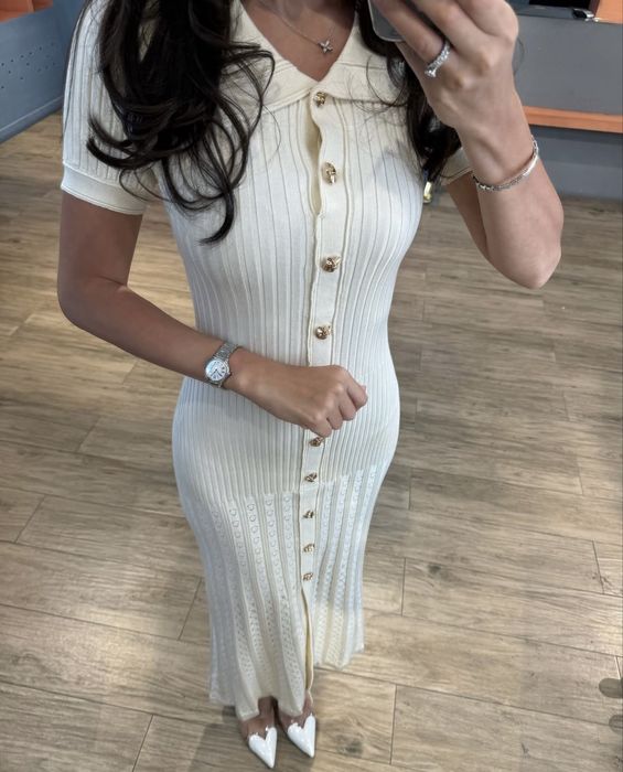 Платье бежевое трикотаж