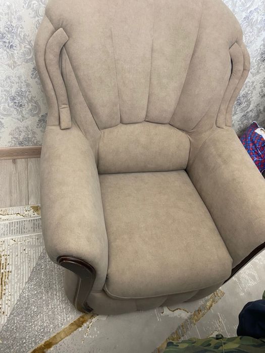 Продам диван с креслами
