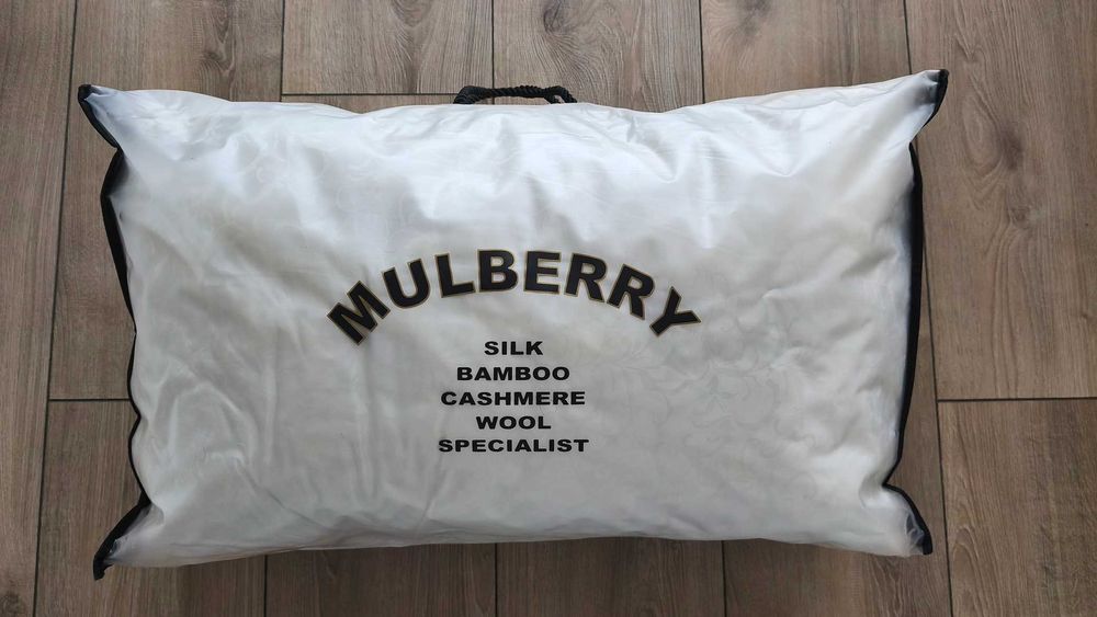 копринена възглавница с пълнеж от черничева коприна Prestige Pillows