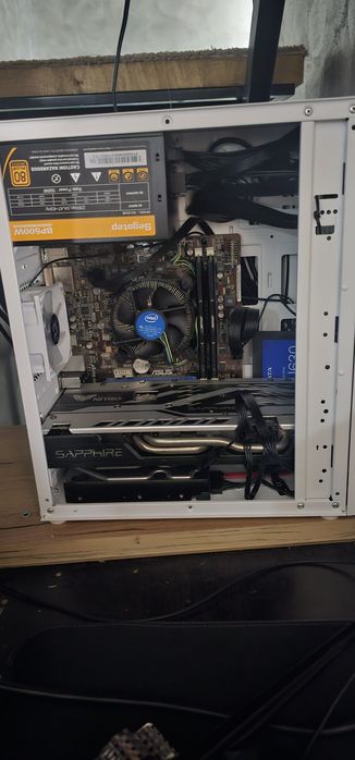 Calculatoru i7 3770 rx 570 8gb