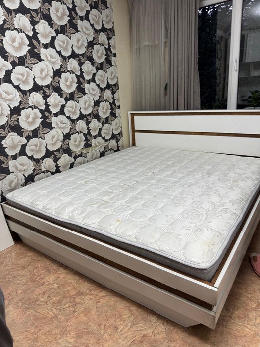 Продам срочно спальный гарнитур