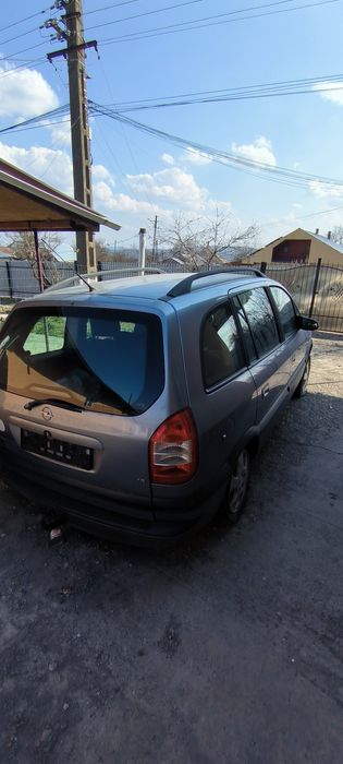 Opel Zafira A avariat