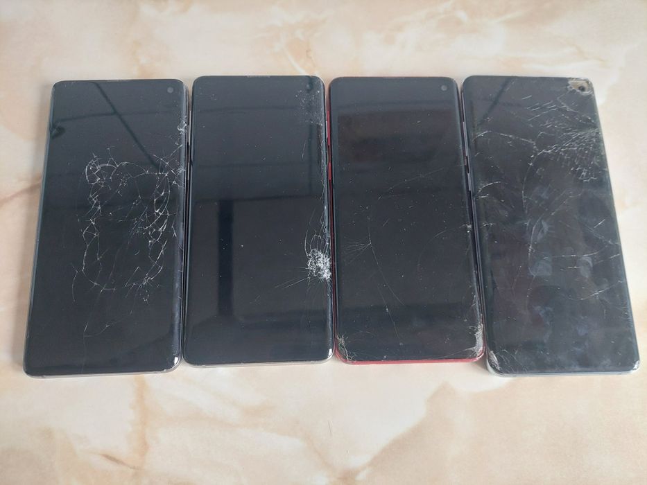 Vând 3 Samsung Galaxy S10 și un S10 Plus, pentru piese //poze reale