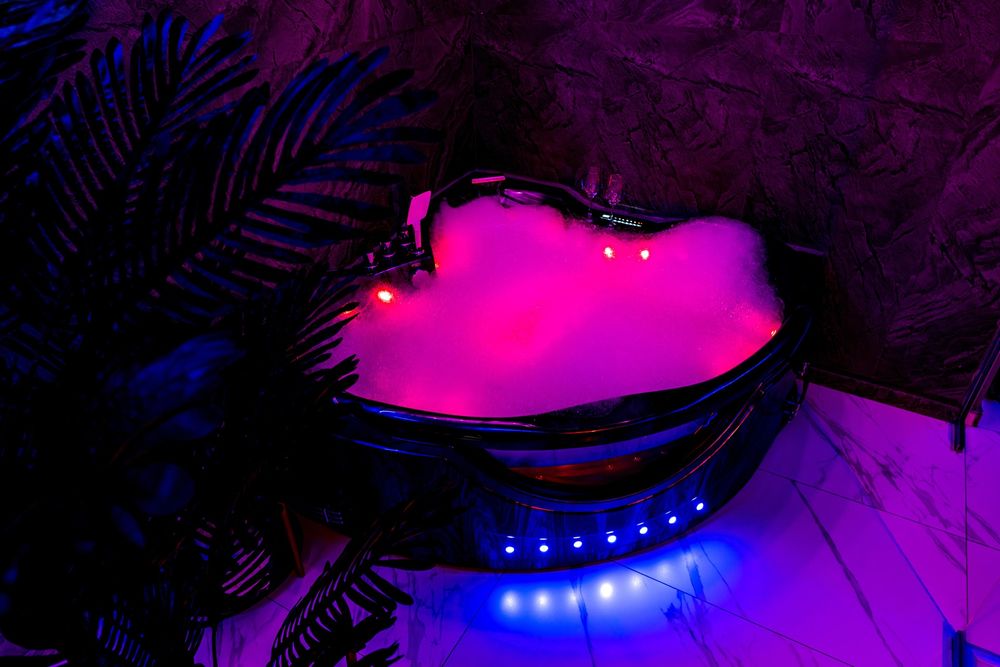 Camera cu JACUZZI si leduri