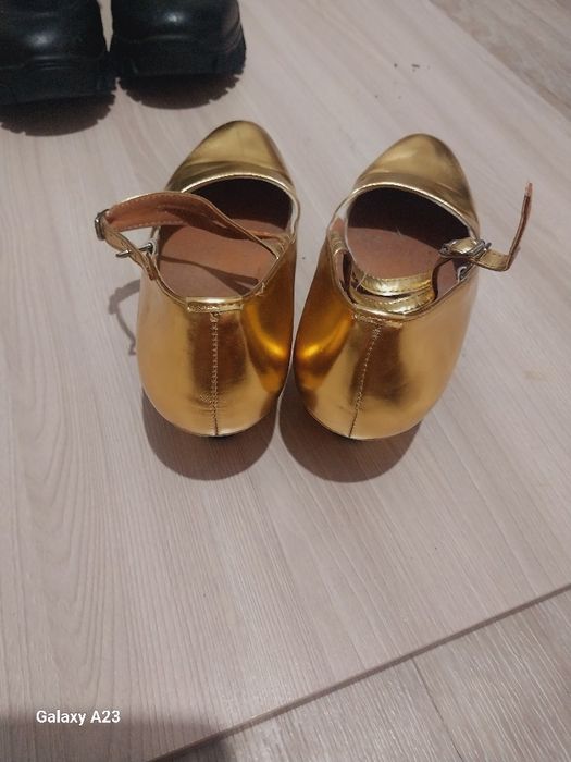 Продам обувь не дорого 2000тг