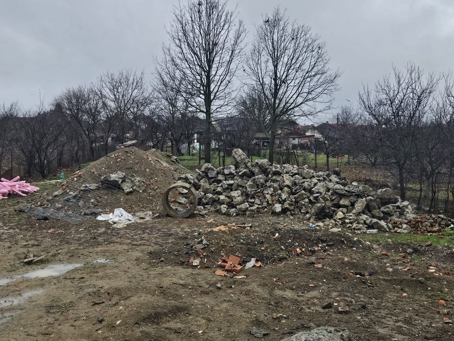 Piatra sparta din fundatie veche