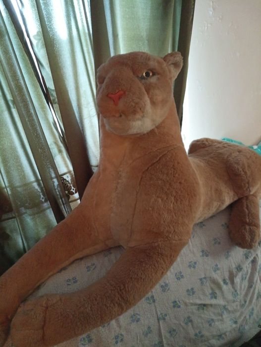 Продам мягкую огромную львицу