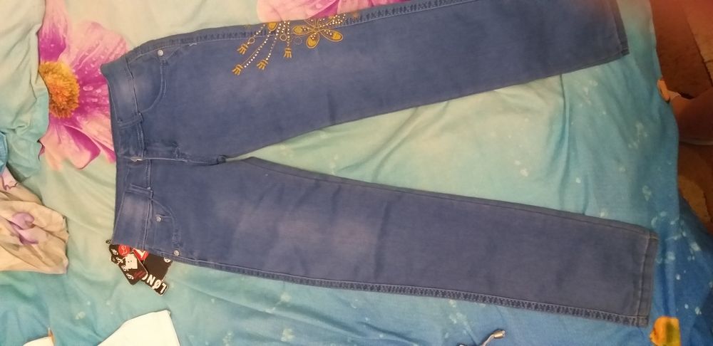 Продаются новые джинсы на девочек