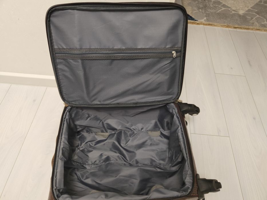 Чемодан новый размер s.