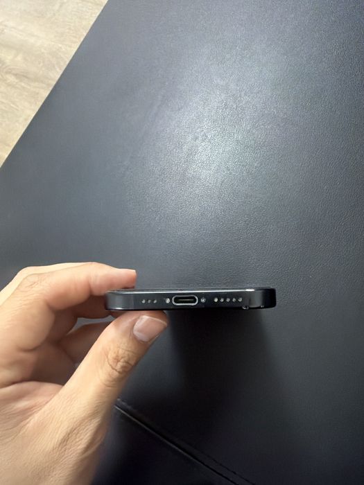 продаю iphone 15 128gb