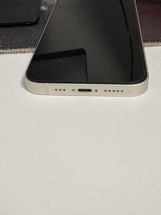 Продавам iPhone 14 – бял, отлично състояние