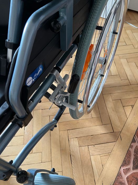 Carucior cu rotile pliabil cu structura din aluminiu vopsit - CP810