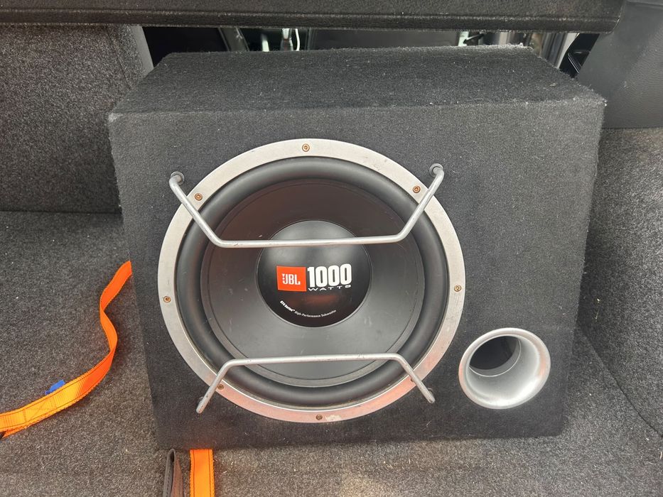 Vând Subwoofer JBL 1000W + stație+ player audio Sony