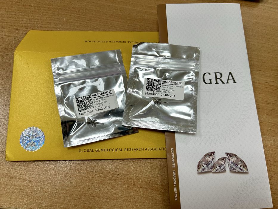 Серьги 2карата муассаниты