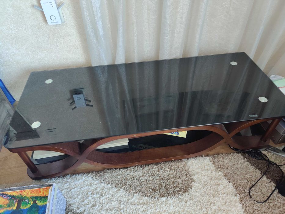 Холна маса, поставка за телевизор