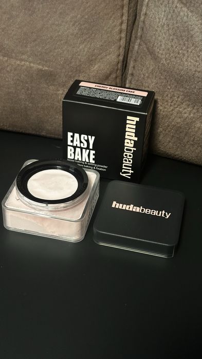Huda Beauty Easy Bake Cherry Blossom Cake 20g nouă, nefolosită