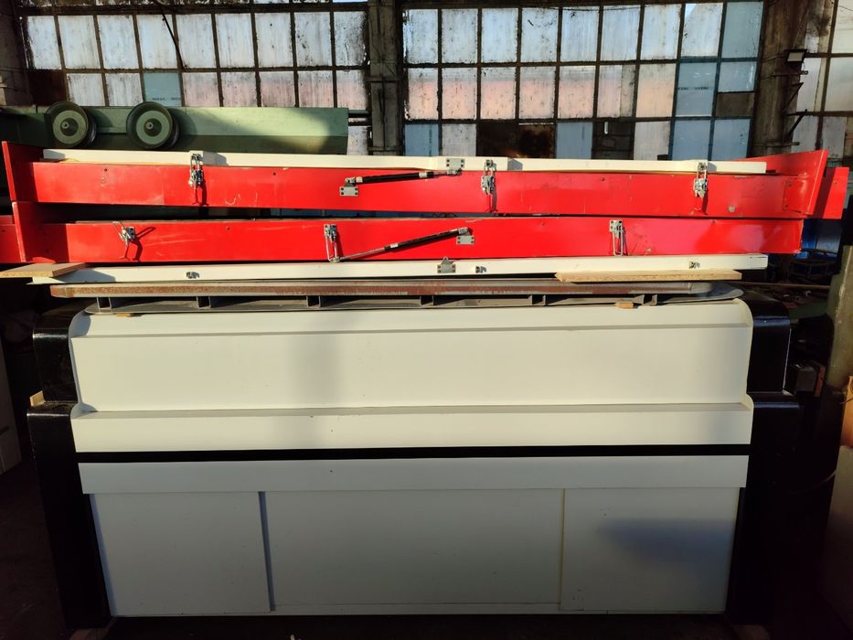 вакуумна мембранна преса с две маси