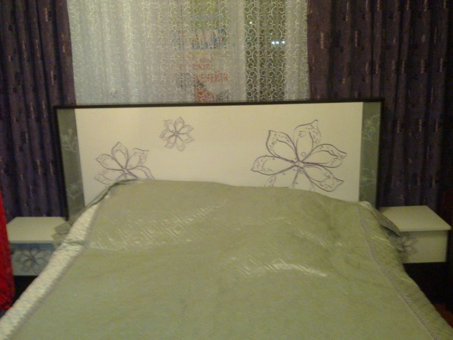 Продается Спальный гарнитур. Дверь купе