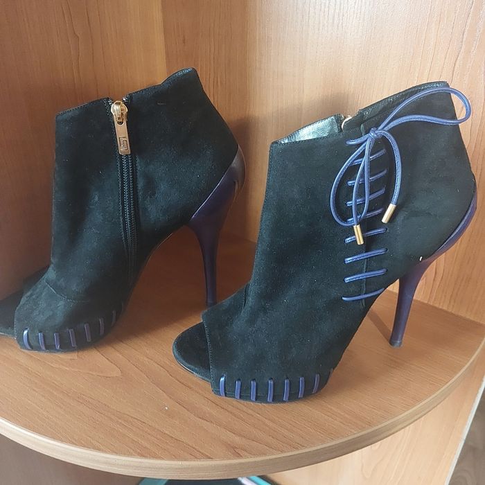 Обувки на ток  Versace