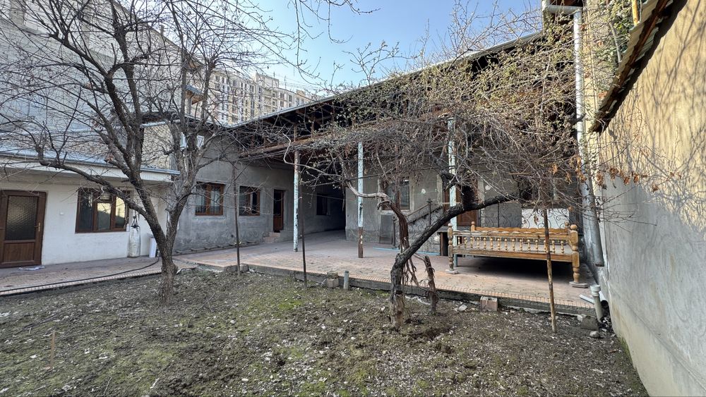 Hovli uy sotiladi 4 sotix