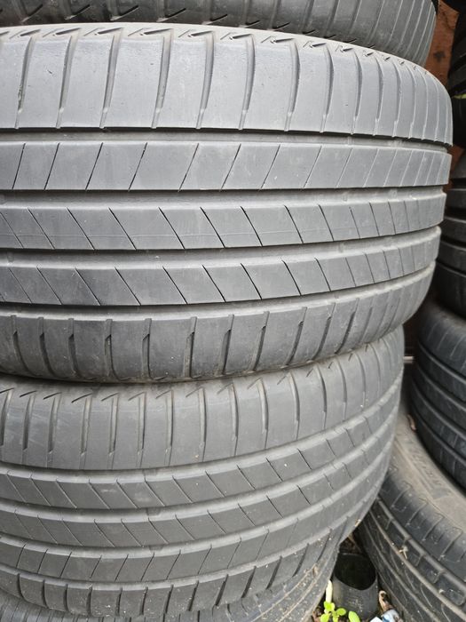 2бр. 245 40 19 Bridgstone летни.