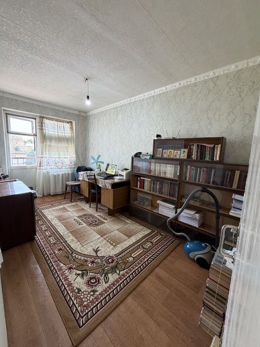 Продается 4-х комнатная кв. 3-этаж. Район Горгаз