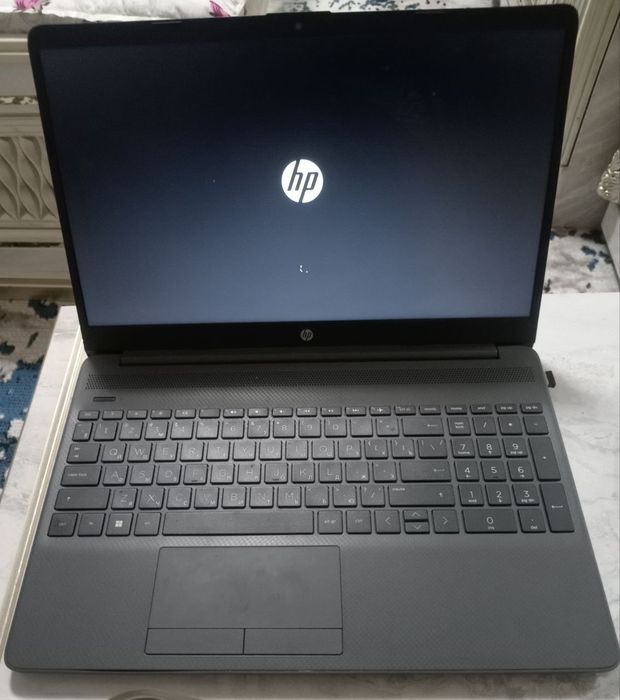 Noutbook HP 8/256