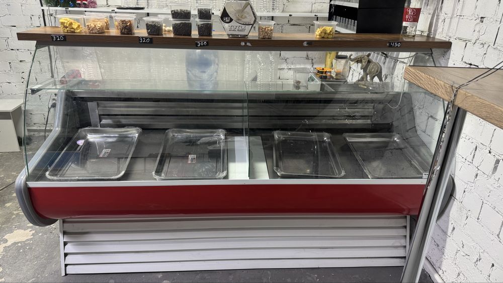Продам витринный холодильник