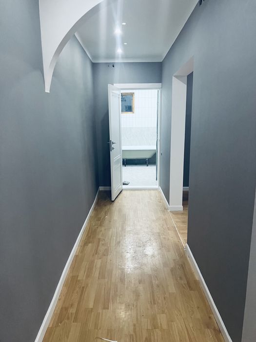 Поклейка обоев,галтелей