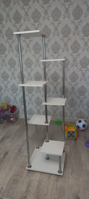 Продаю полку для цветов новый 15000