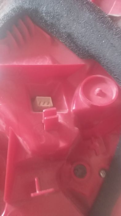 Продам фару на RAV 4