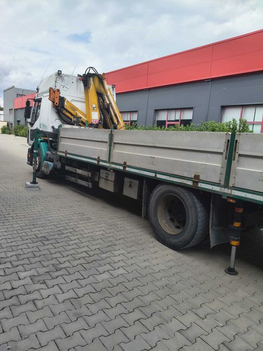 Camion cu macara