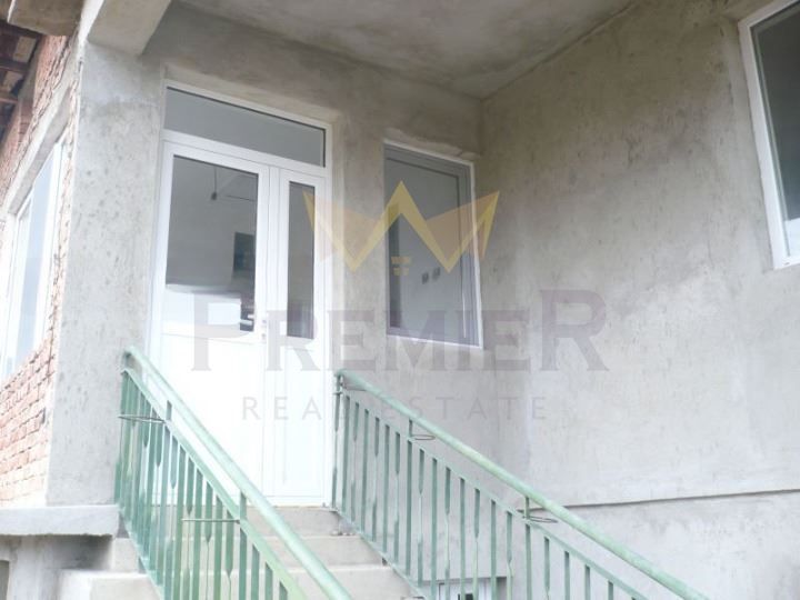 Продава се Къща в с. Партизани, Област Варна - 240 кв.м за 192 €/кв.м - Снимка #2