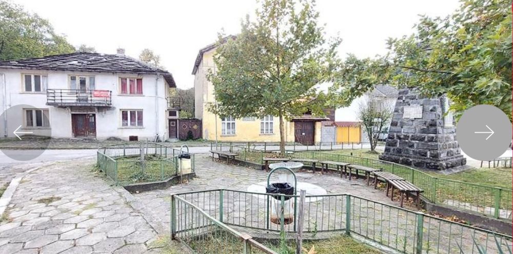 От Собственик .Село Кръвеник Двуетажна къща с двор