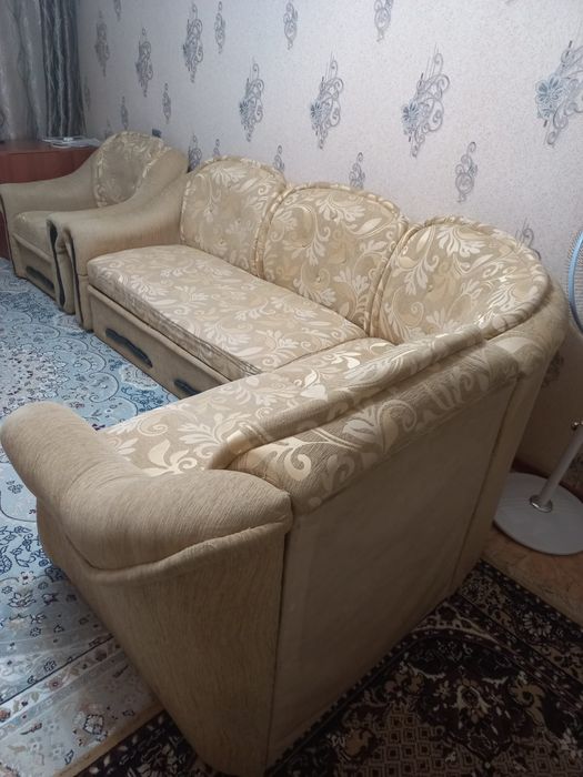Продам диван в гостиную