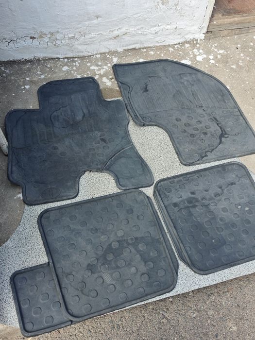 Резиновые коврики полики Рав4